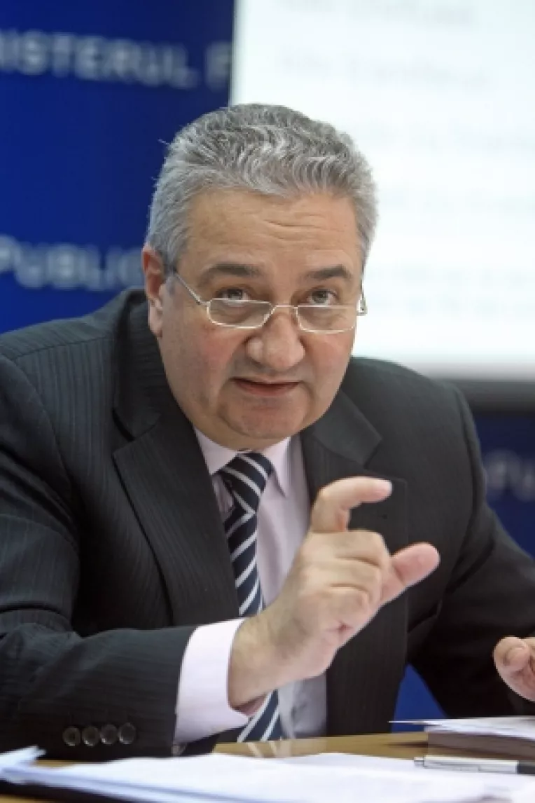 Bugetul lui Gherghina pe 2010: "E jale, in primavara vor iesi oamenii in strada!"