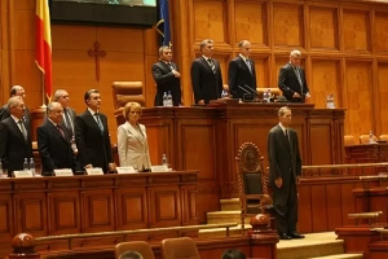 Comentariu de carcotas pe tema prezentei Regelui in Parlament