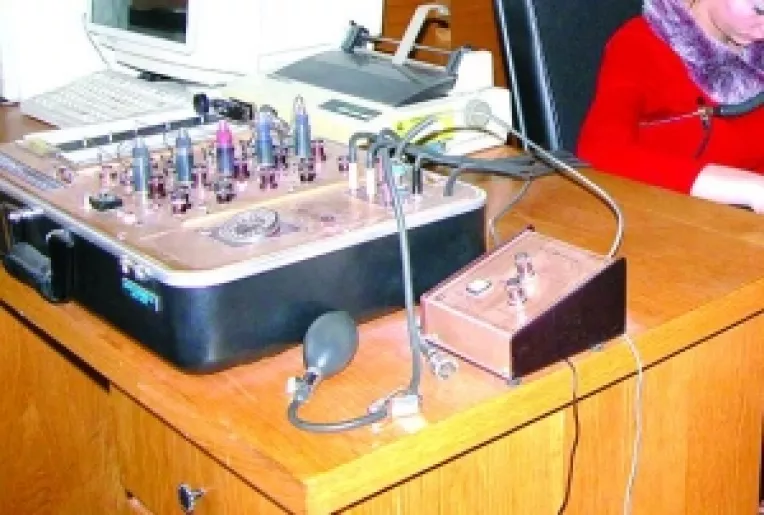 Cu 100 de dolari sau 100 de euro, Autoritatea Navala testeaza fidelitatea angajatilor la poligraf