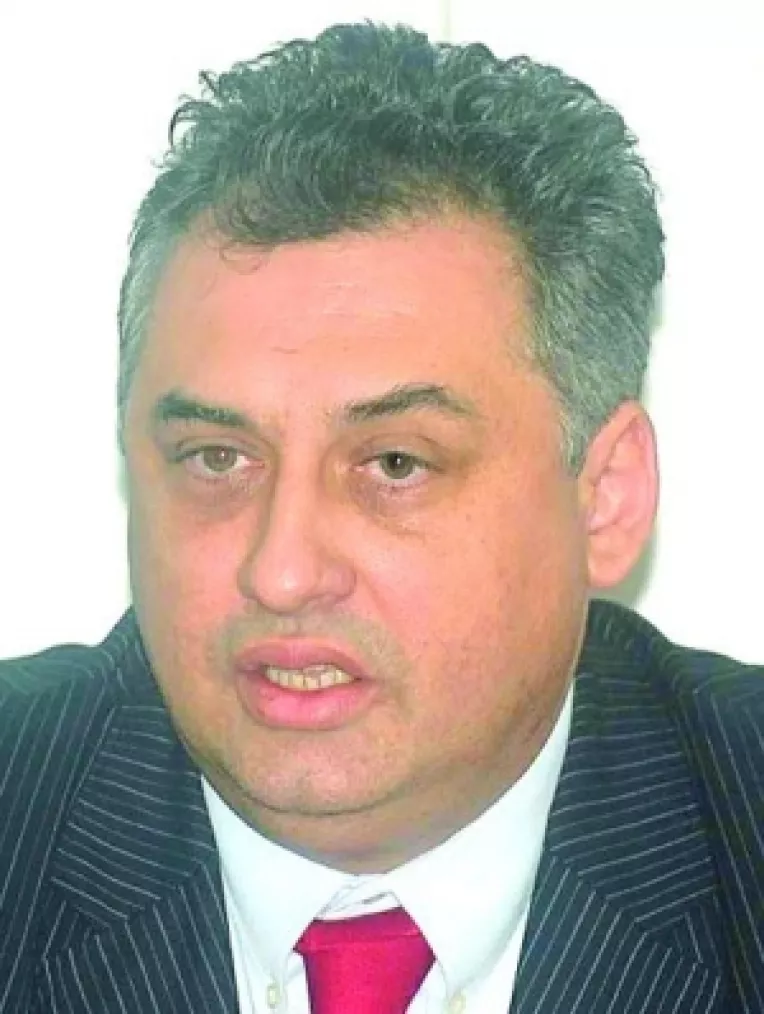 In asteptarea sezonului estival agentii economici din sud, obligati sa-si zugraveasca hotelurile