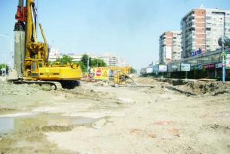 Liber la lucrarile de la pasajul suprateran