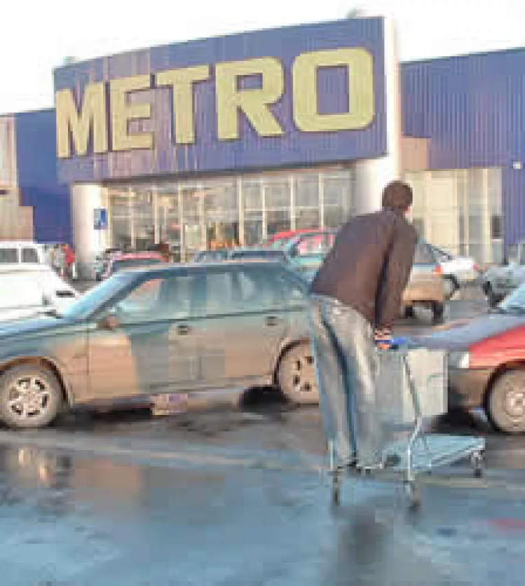 Metro Cash & Carry trage din greu spre faliment