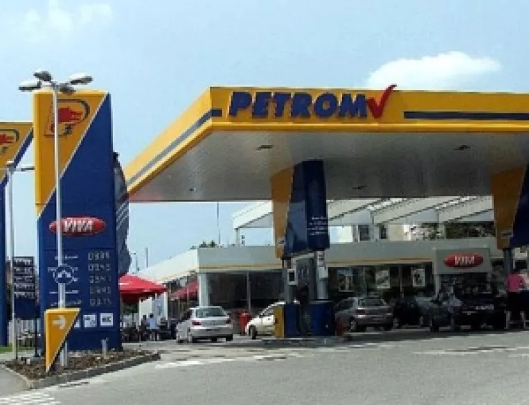 Petrom scumpeste benzina