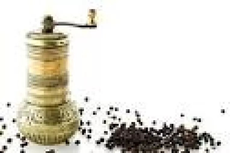 Piperul, negru sau alb, are o multime de beneficii pentru sanatatea noastra