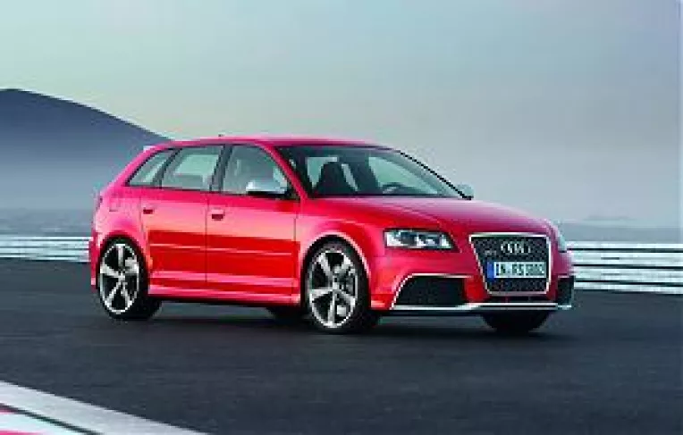 RS3, cel mai puternic compact Audi, intra in actiune cu 340 de cai-putere.