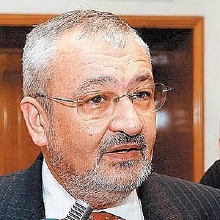 Sebastian Vladescu: "In momentul de fata, nu discutam de disponibilizari!"