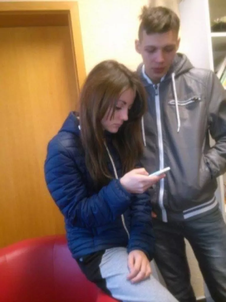 Steluta si-a cunoscut iubitul pe internet