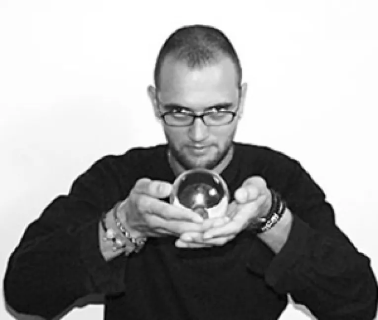 Studiu IRES (2): Cum supravietuiesc romanii pe timp de criza. Asigurari. Auto. Economisire